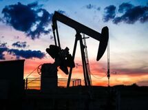 کاهش قیمت جهانی نفت برخلاف انتظار فعالین بازار