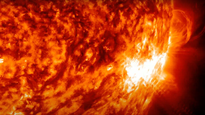 دمای شراره‌های خورشیدی به ۶۰ میلیون درجه سلسیوس می‌رسد
