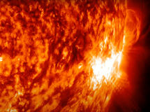 دمای شراره‌های خورشیدی به ۶۰ میلیون درجه سلسیوس می‌رسد
