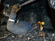 زنگ خطری برای تأمین اجتماعی / فهرست مشاغل سخت و زیان‌آور تغییر می‌کند؟