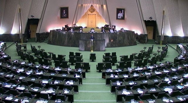 کارگروه صنعت مجلس روز یکشنبه نحوه فروش سهام شرکت ایرانخودرو را بررسی میکند