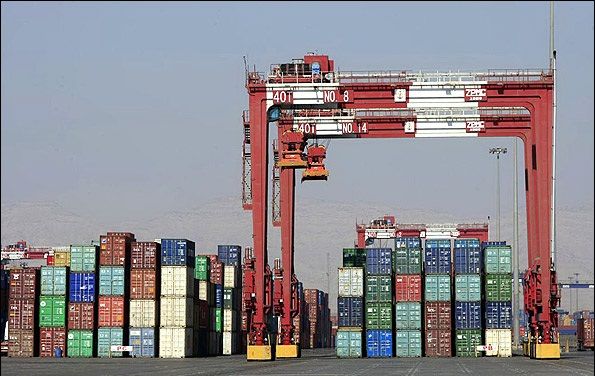 صادرات کالا از مرزهای زمینی و آبی کشور 10 میلیون تن بوده است