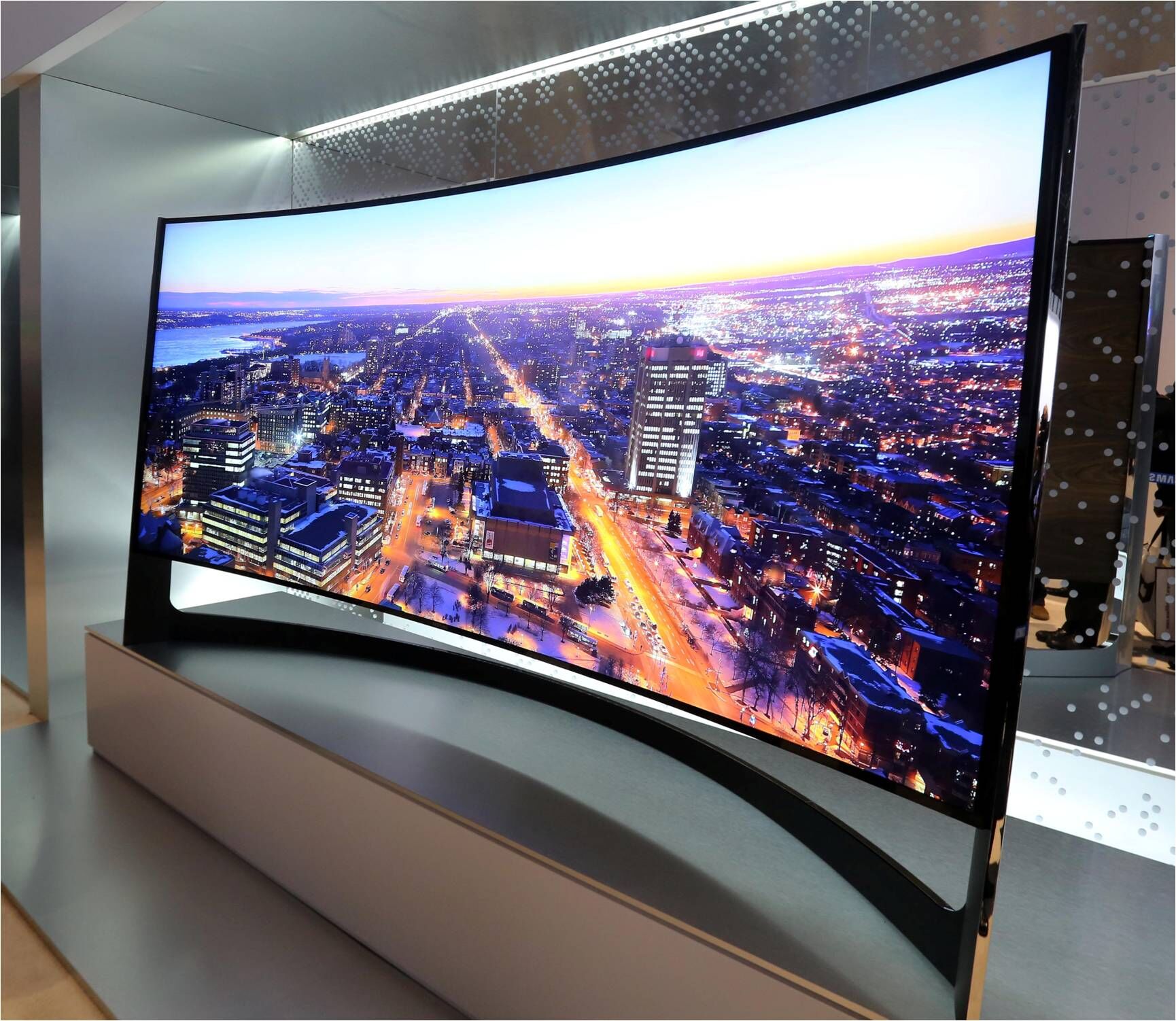 اولین تلویزیون "Curved  UHD" جهان برای اولین بار در ایران در معرض دید عموم قرار گرفت