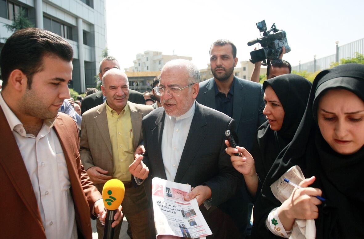 نعمت‌زاده: خودروسازان هیچ مکاتبه‌ای با وزارت صنعت نداشته‌اند