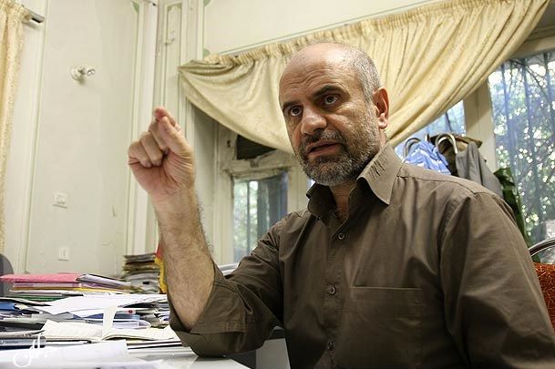 فرشاد مومنی: تجارت ایران در ساختار رانتی قرار دارد