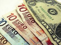 قیمت دلار در بازار پنج تومان افزایش یافت