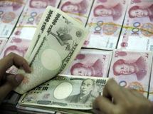 قیمت دلار در بازار دو تومان کاهش یافت