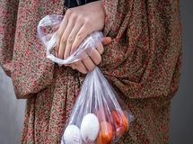 سفره‌ی کارگران به شدت کوچک‌تر شده/ حتی از پس تأمین هزینه‌های خورد و خوراک برنمی‌آیند
