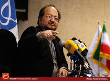 شریعتمداری: قیمت آرد و نان به زودی اصلاح میشود