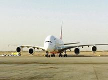 هواپیمای پهن پیکر 'ایرباس ای380' امارات در فرودگاه بین‌‌المللی امام به زمین نشست