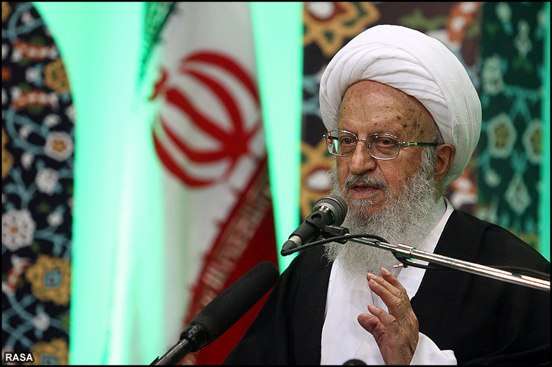 آیت‌‌الله مکارم: نظام بانکی با انحراف از مسیر عقود شرعی و قناعت به اسناد صوری، به رباخواری آلوده شد