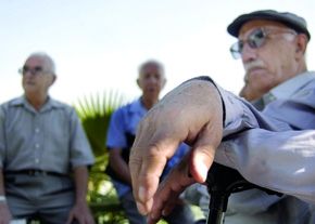 دبیر کمیسیون اجتماعی: مجلس با کاهش 30 درصدی حقوق بازنشستگان موافقت نمی‌کند