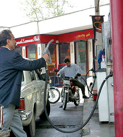 نماینده مجلس: طرح سرطانزا بودن بنزین داخلی با هدف اغراض سیاسی بود