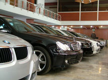 ترخیص خودروهای وارداتی 2500 سی‌سی امکان‌پذیر نیست