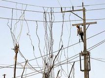 معاون توزیع برق تهران بزرگ: شبکه سیمی پایتخت تا سال 96 جمع آوری می‌شود