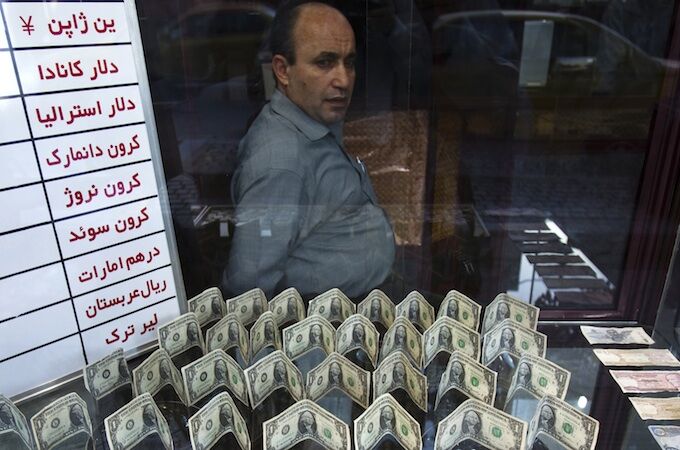 بهای دلار در بازار هشت تومان کاهش یافت