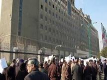 جمعی از صاحبان مسکن مهر پردیس مقابل مجلس تجمع کردند