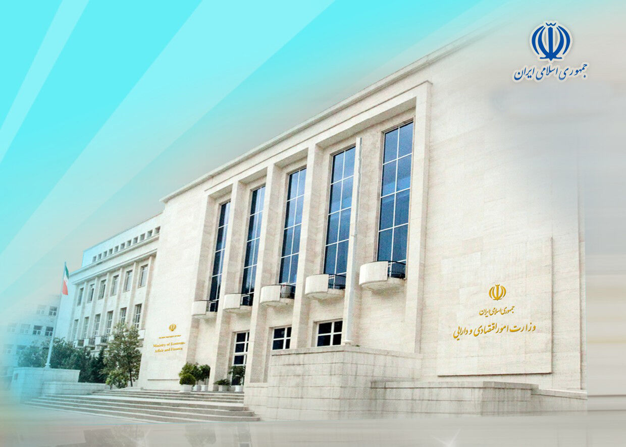 شرفشاهی و حسینی با حکم طیب‌نیا به وزارت اقتصاد رفتند