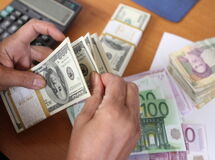 دلار در بازار ۳370 فروخته می‌شود