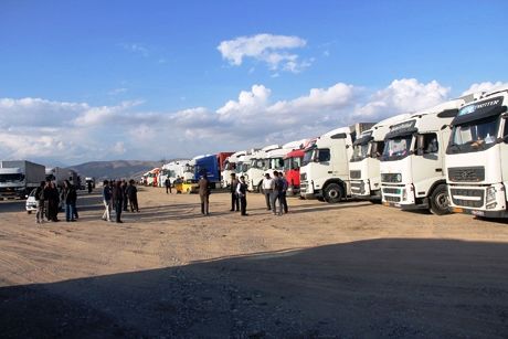 تردد کامیونداران ایرانی و ترک به دو کشور همسایه متوقف شد