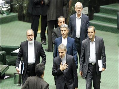 نظر 20 اقتصاددان و فعال اقتصادی درباره ایرادات لایحه خروج از رکود دولت + جدول
