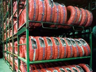 دبیر انجمن تایر  از رشد ۱۵۱ درصدی واردات تایر سواری در 9 ماهه امسال خبر داد