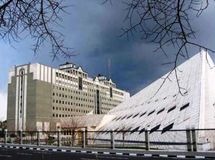 جمعی از بازنشستگان فولاد کشور صبح امروز  مقابل مجلس تجمع کردند