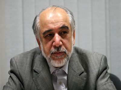 معاون وزیر نفت: بورس پتروشیمی تأثیر نوسان‌های قیمت نفت را خنثی می‌کند