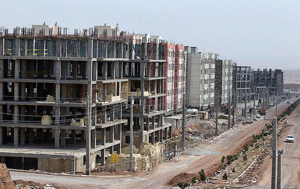 مدیر عامل شرکت عمران شهرهای جدید:تکمیل واحدهای باقیمانده مسکن مهر به سال 95 موکول شد