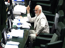 توکلی: بانک‌های دولتی و خصوصی ضربدری قوانین بانک مرکزی را دور می‌زنند