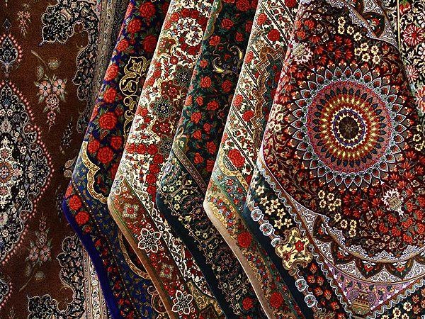 عضو اتحادیه تولیدکنندگان فرش دستباف: فرش خارجی با مجوز گمرک غیرقانونی وارد کشور میشود