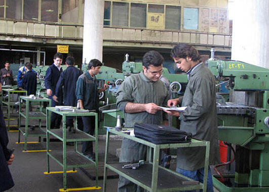 تعداد کارگاهای صنعتی با 10 نفر کارکن  در سال 92، 0.6 درصد کاهش یافت