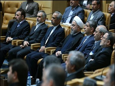 یک اقتصاددان: "کمبود منابع" بهانه‌ای برای آشتی با امریکا؛ 800 هزار میلیارد در اقتصاد  ول است