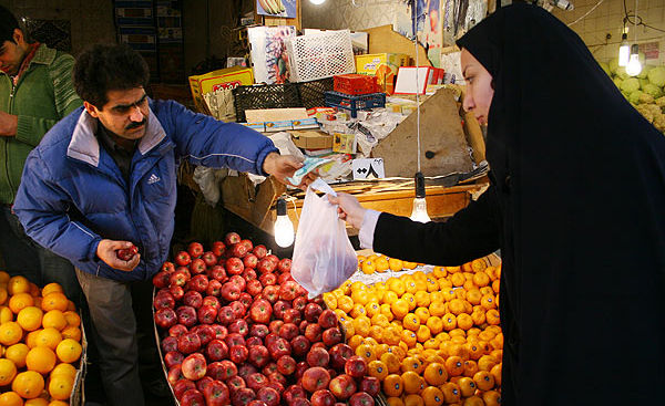 معاون اتحادیه بارفروشان میوه از گرانفروشی مغازهها انتقاد کرد