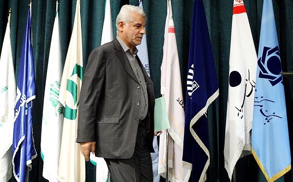 یک اقتصاددان: رئیس شش ساله بانک مرکزی فرق بین خزانه این بانک و وزارت اقتصاد را نمیداند!