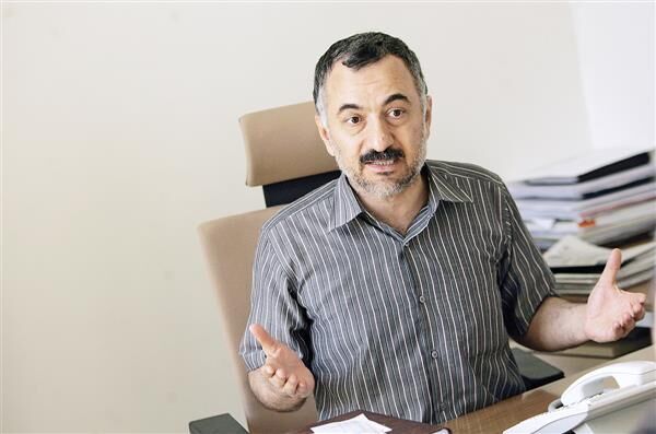 لیلاز:  حداقل رشد اقتصاد ایران در سال 94 حدود 2 تا 3 درصد است