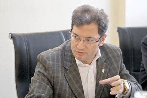 مدیرعامل شرکت بیمه رازی: بازار بکر ایران را با پهن کردن فرش قرمز به بیمهگران خارجی نسپاریم