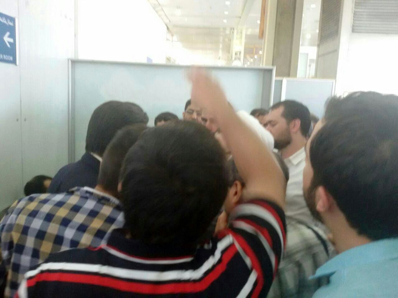 معطلی هشت ساعته مسافران تهران به بغداد، کسی پاسخگو نیست + پاسخ مسئولان و تصویر