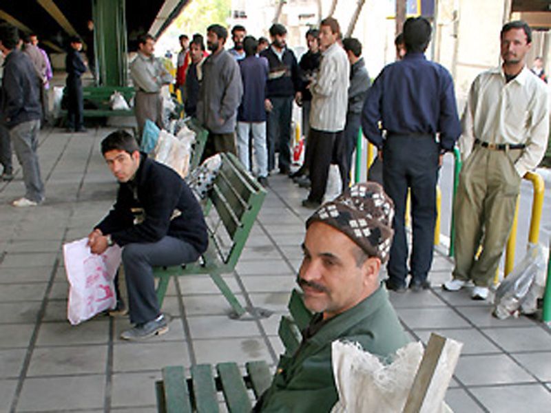 وزیر کار: تعداد بیکاران ایرانی تا شش سال آینده به 9 میلیون نفر می‌رسد