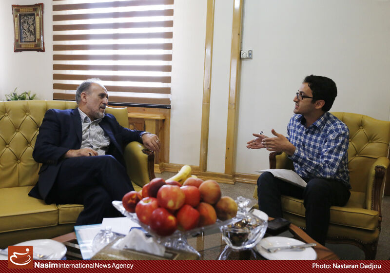 معاون سابق ارزی بانک مرکزی: بانک‌های خصوصی دلار را گران کردند