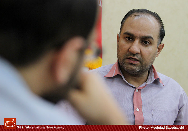 یک اقتصاددان: با این مشاوران اقتصادی در دولت نمی‌توان اقتصاد مقاومتی را پیش برد