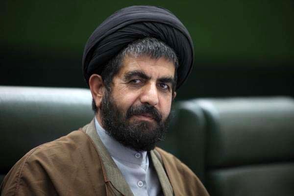 بک نماینده مجلس: بانک‌ها کمکی به نجات کشور از وابستگی به نفت نمی‌کنند