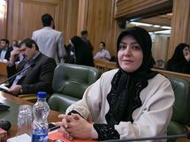 دانشور: دولت بدون توجه به بخش خصوصی تمام تمرکز خود را روی منابع خارجی گذاشته است