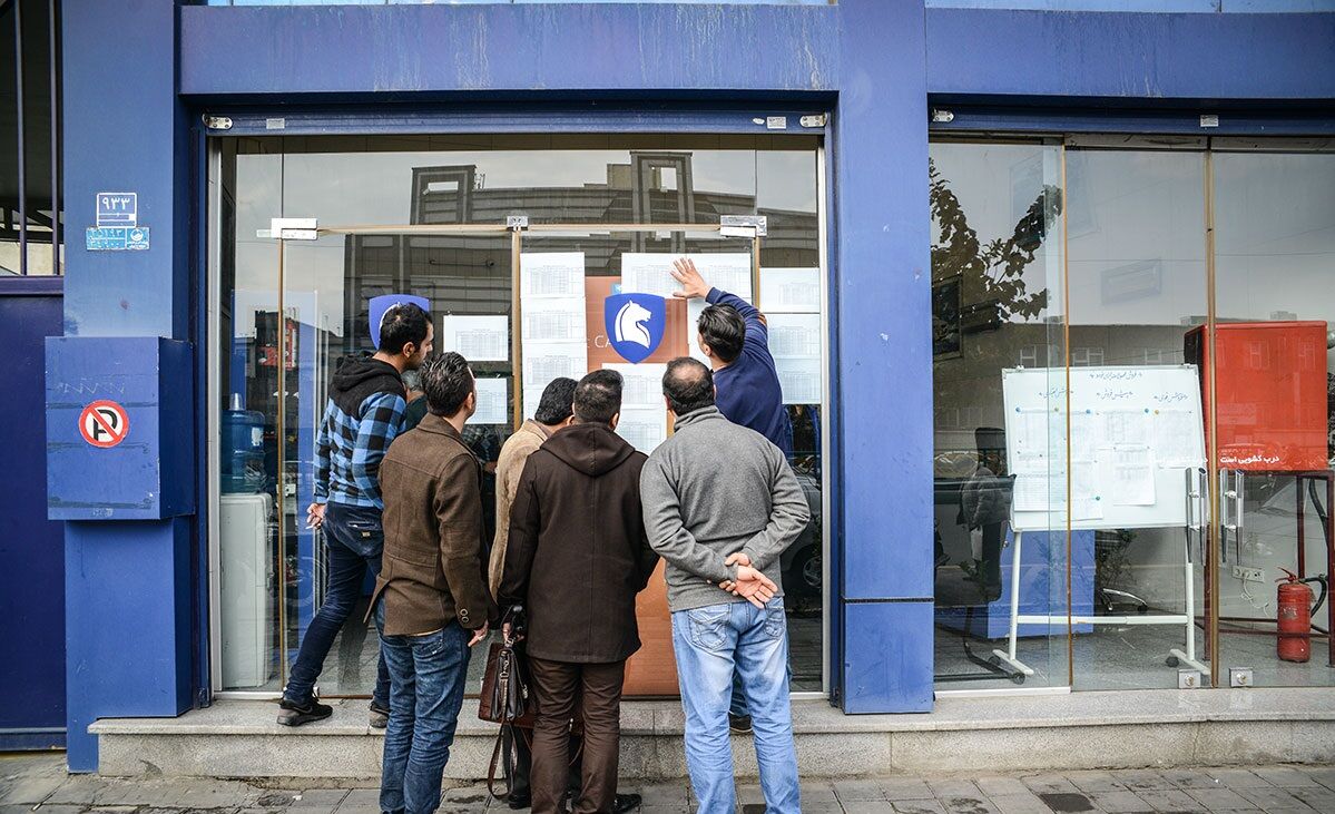انتقاد مدیرکل اعتبارات بانک مرکزی از خودروسازان؛ مدارکشان تکمیل نباشد، تامین مالی نمی‌‌کنیم