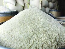 10 هزار تن برنج آمریکایی با سفارش شرکت بازرگانی دولتی در بندر چابهار در حال تخلیه است