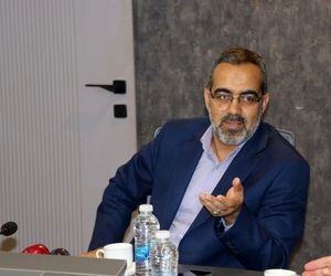 گزارش غلط و یک‌طرفه به رهبری می‌دهند و می‌گویند قحطی نزدیک است پس باید ارز را گران کنیم