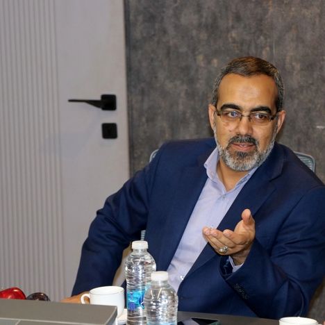 گزارش غلط و یک‌طرفه به رهبری می‌دهند و می‌گویند قحطی نزدیک است پس باید ارز را گران کنیم