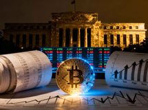 تغییر مسیر دلار و رمزارزها در پی افزایش احتمال کاهش نرخ بهره
