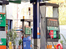 دفاع عجیب از افزایش قیمت بنزین / سفر شمال تا جنوب به قیمت یک بسته چیپس است!
