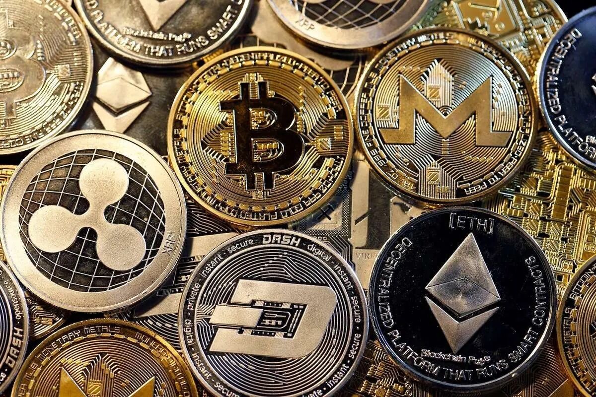 قیمت تمامی ارز‌های دیجیتال امروز شنبه ۱ آذر ۱۴۰۴ / بیت‌کوین و اتریوم در مسیر صعود
